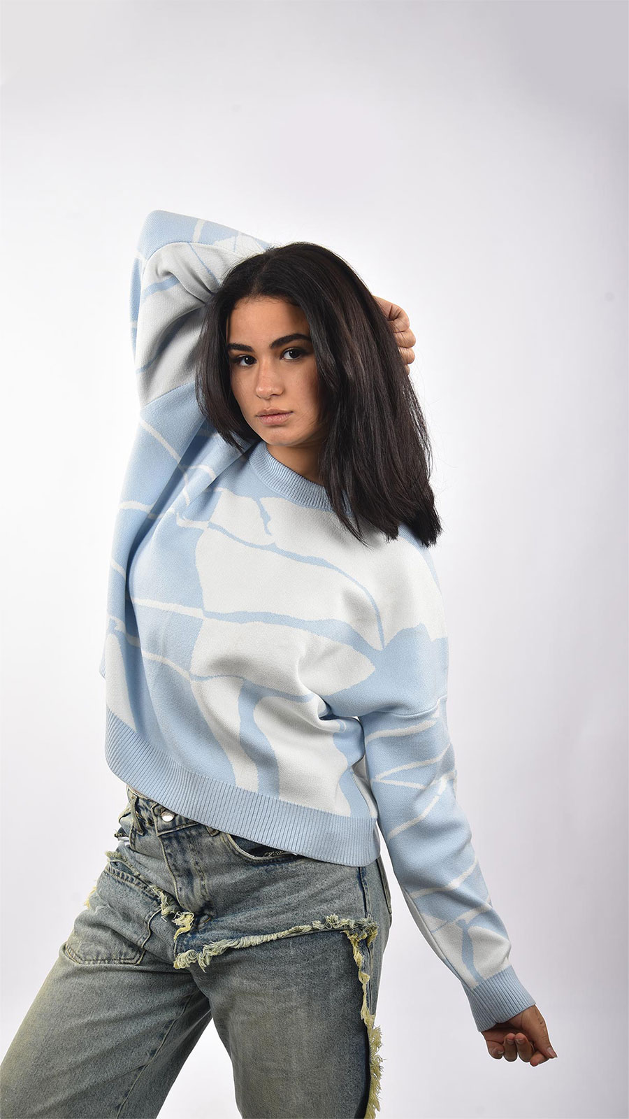 Round neck knitted pullover