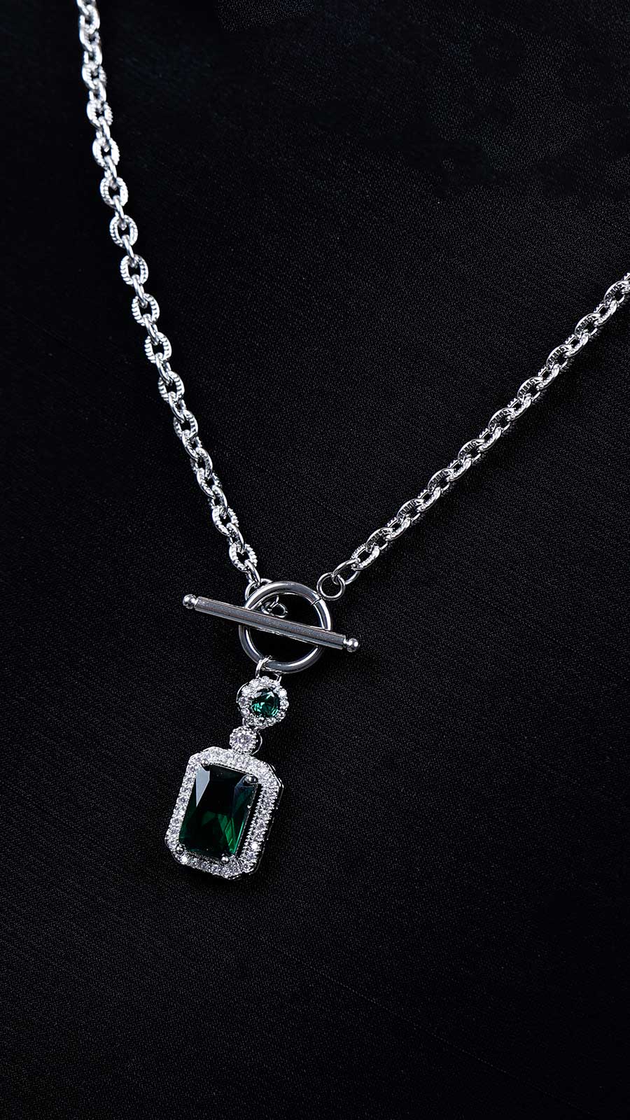 Green stone toggle clasp  necklace