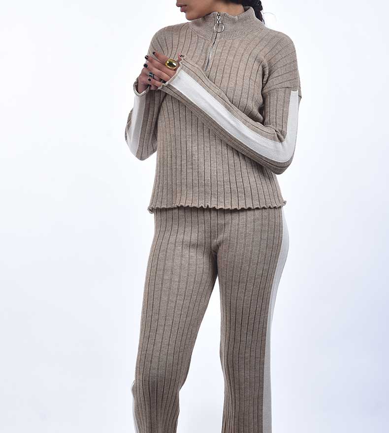 سوت تريكو ( بخطوط جانبية ملونة)