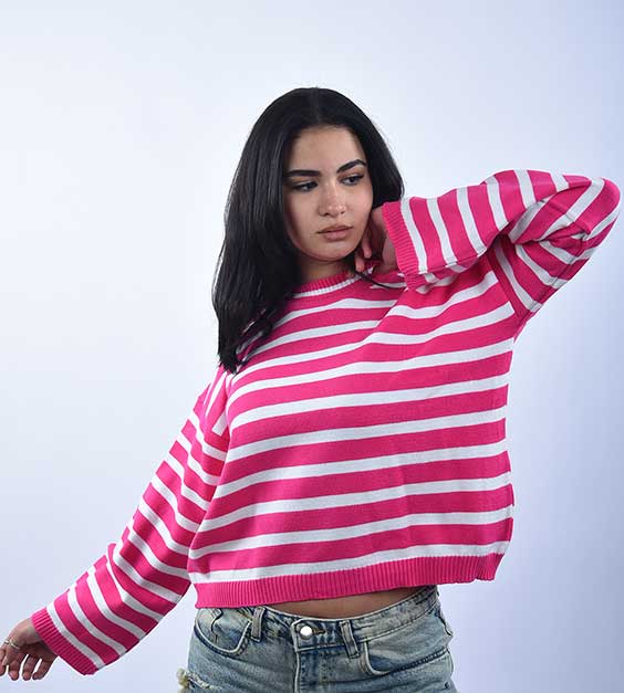 بلوفر تريكو مخطط برقبة دائرية