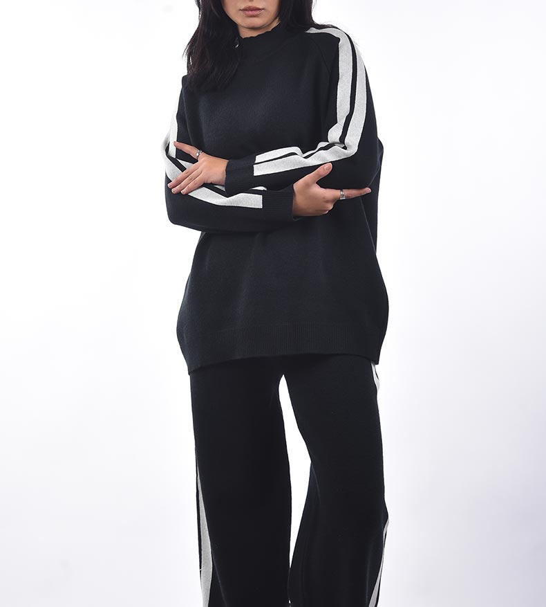 سوت تريكو بخطوط جانبية