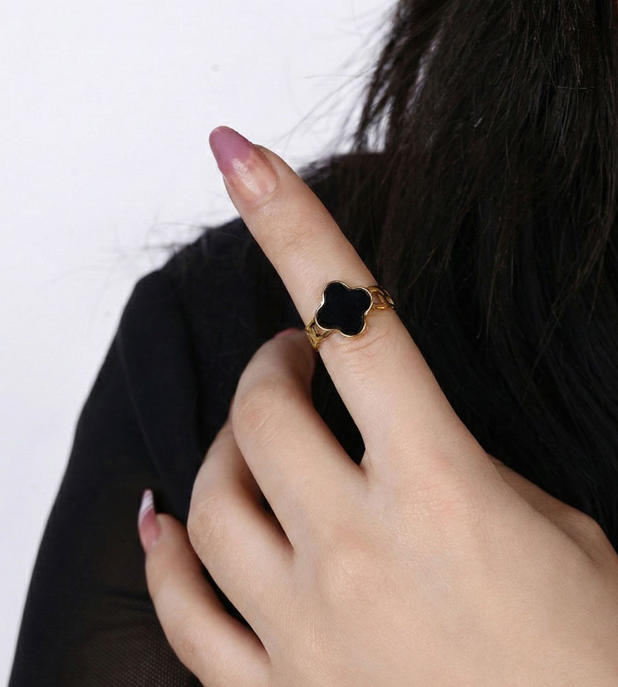 Clover Ring 