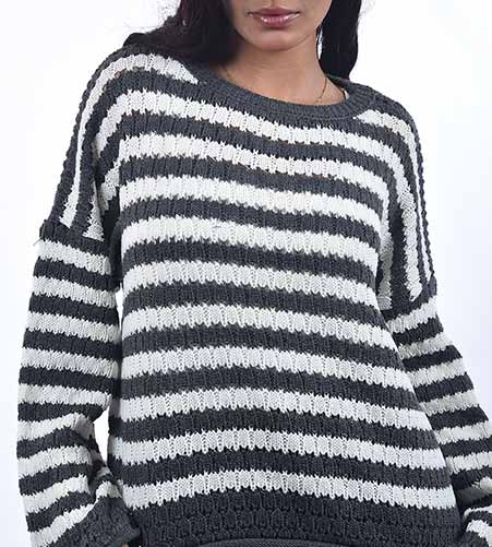 بلوفر تريكو بخطوط ملونة